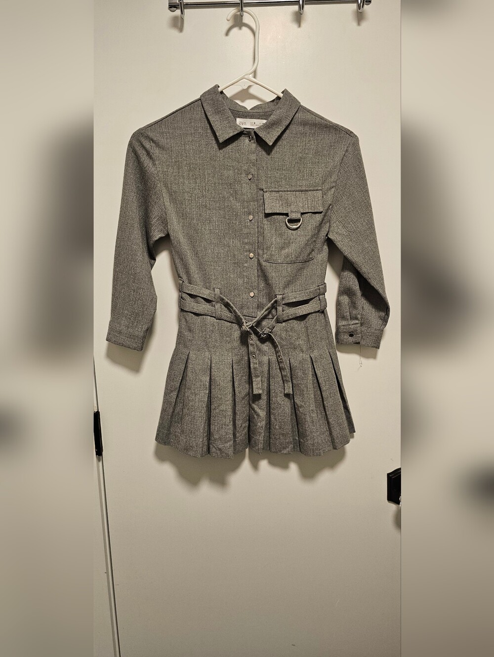 Zara Size 9 Gray Half Button-Up Belted Top